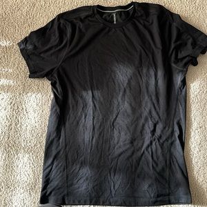 Ten Thousand men’s size large gym shirt
